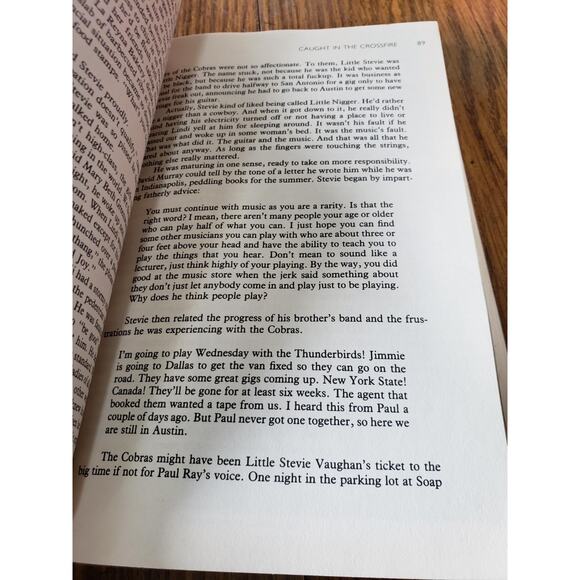 Stevie Ray Vaughan: Caught in the Crossfire , Patoski, Joe Nick - Picture 4 of 8